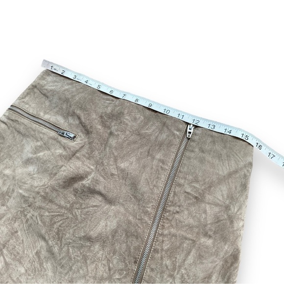 BLANK NYC Suede Leather Zipper Mini Skirt in Shroom | Size 30 - Picture 7 of 10